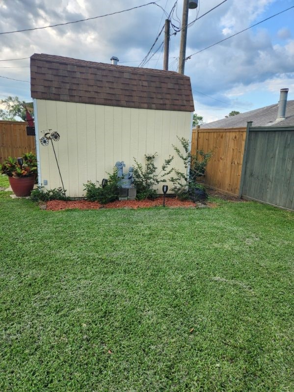 509 S Ramona St, Angleton, TX 77515 - view of yard with a shed and an outdoor structure