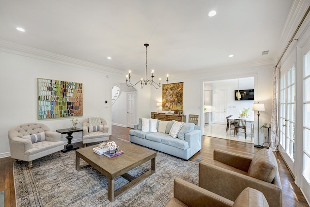 living room with arched walkways, dark wood-style flooring, baseboards, ornamental molding, and recessed lighting