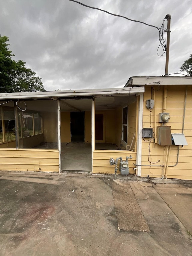 view of front of property
