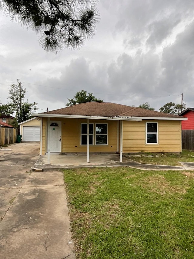view of front of house featuring driveway and an outbuilding