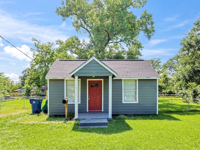 1011 N Arcola St, Angleton, TX 77515 - bungalow with roof with shingles