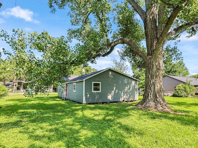 1011 N Arcola St, Angleton, TX 77515 - view of home's exterior featuring a yard
