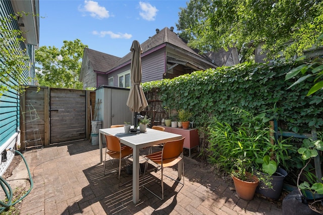 1818 Decatur St, Houston, TX 77007 - fenced backyard with a patio and outdoor dining area