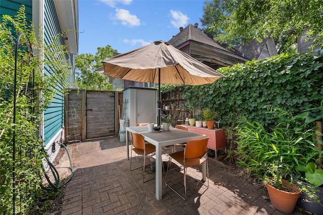 1818 Decatur St, Houston, TX 77007 - view of patio featuring outdoor dining area