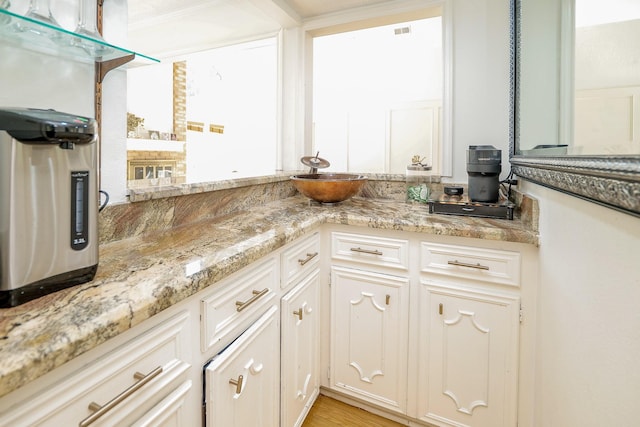 11810 Braesridge Dr, Houston, TX 77071 - bar area featuring a sink