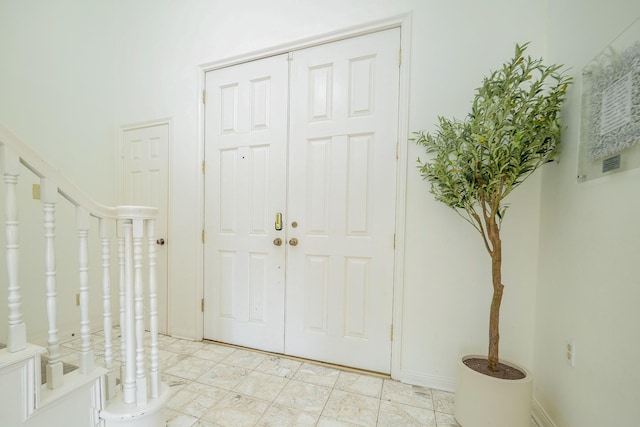 11810 Braesridge Dr, Houston, TX 77071 - entryway featuring baseboards