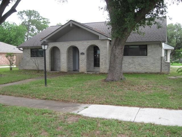 1011 Indian Ridge Ct, Katy, TX 77450 - view of front of house with a front yard, roof with shingles, and brick siding