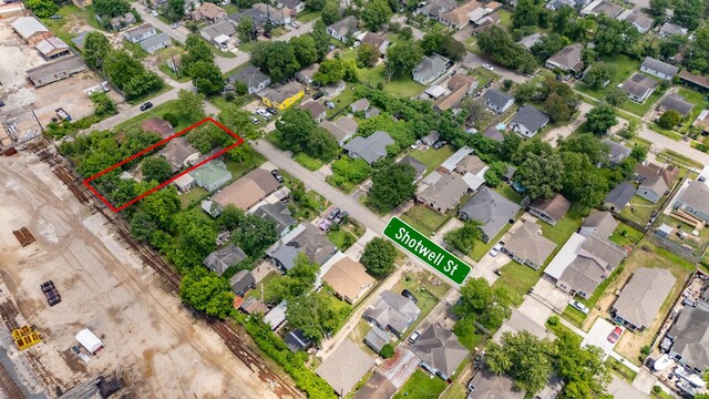 206 Shotwell St, Houston, TX 77020 - aerial perspective of suburban area with property parcel outlined