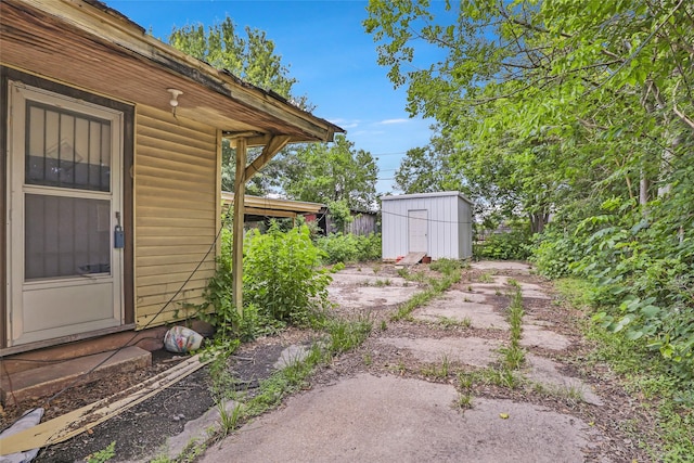 206 Shotwell St, Houston, TX 77020 - view of yard featuring a shed and an outbuilding