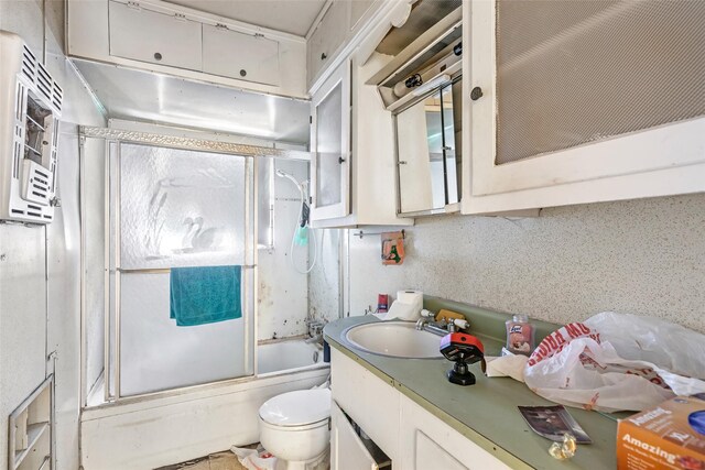 206 Shotwell St, Houston, TX 77020 - bathroom with toilet, vanity, and enclosed tub / shower combo