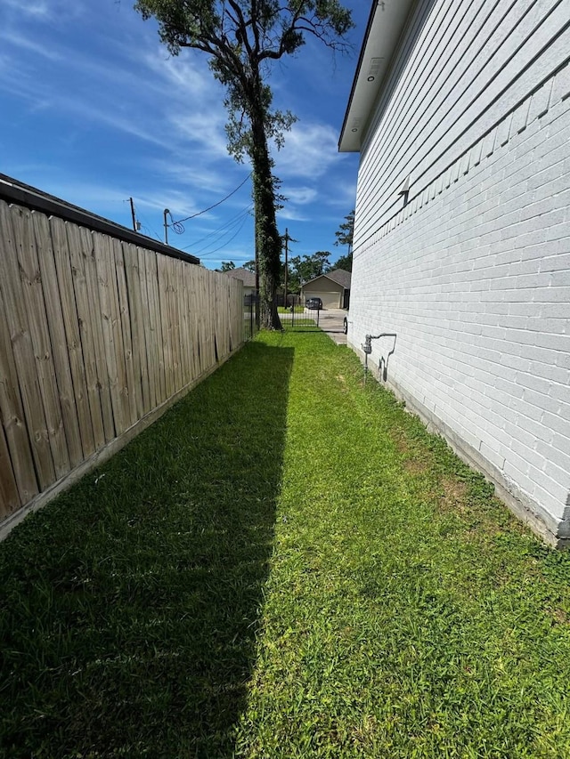 8206 Claiborne St, Houston, TX 77078 - view of yard