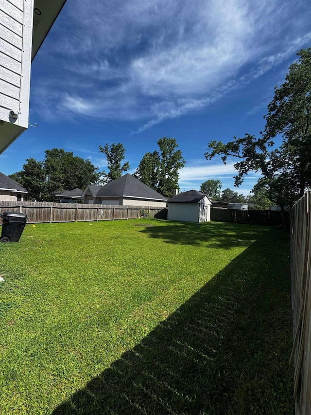8206 Claiborne St, Houston, TX 77078 - view of yard with a storage unit and an outbuilding