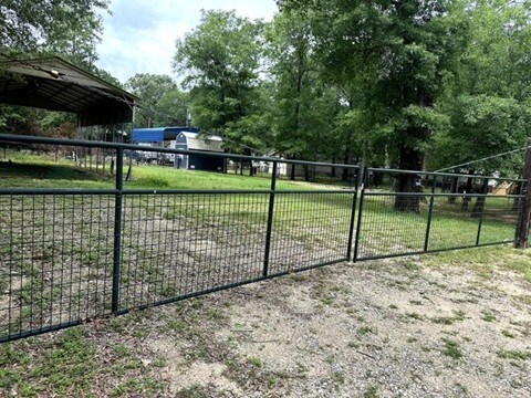 179 Somerset, Livingston, TX 77351 - photo 2