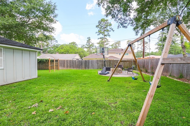 view of yard featuring a patio area