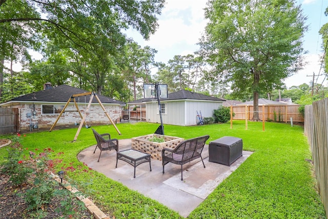 view of yard featuring a patio
