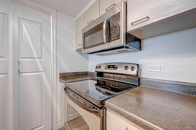 kitchen featuring appliances with stainless steel finishes and dark countertops