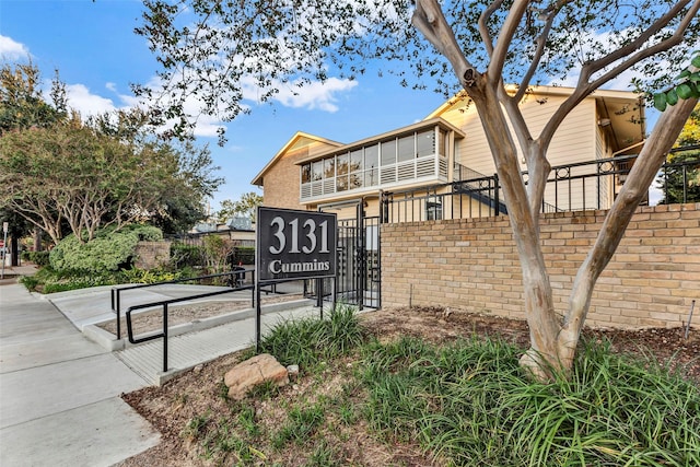 3131 Cummins St Unit 94, Houston, TX 77027 - community / neighborhood sign featuring fence