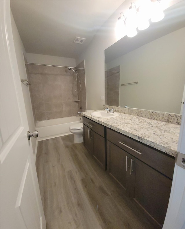 419 8th Ave N, Texas City, TX 77590 - full bathroom featuring wood finished floors, toilet, vanity, bathtub / shower combination, and a chandelier
