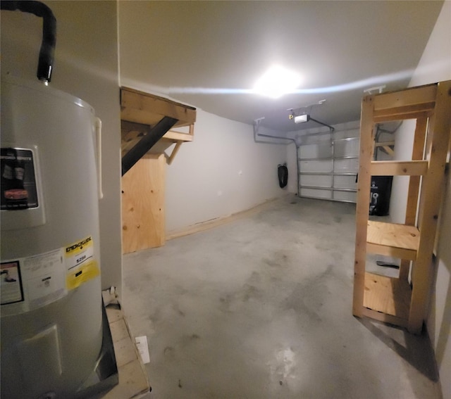 419 8th Ave N, Texas City, TX 77590 - below grade area with electric water heater and a garage