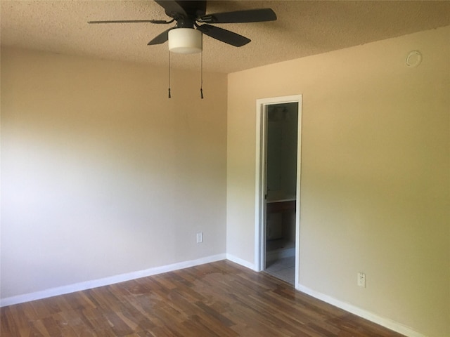 6211 Fondren Rd Unit 25, Houston, TX 77036 - unfurnished room with dark wood-style floors, a ceiling fan, a textured ceiling, and baseboards