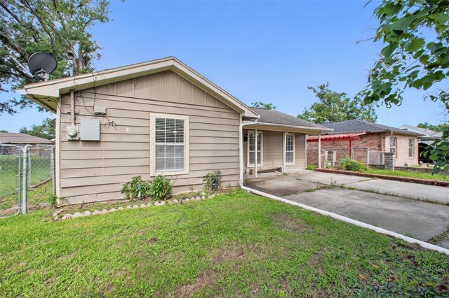 1911 Thonig Rd, Houston, TX 77055 - view of front of home featuring a patio area