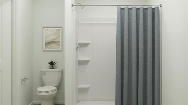 1138 Blue Stone Dr, Beasley, TX 77417 - full bath featuring curtained shower and toilet