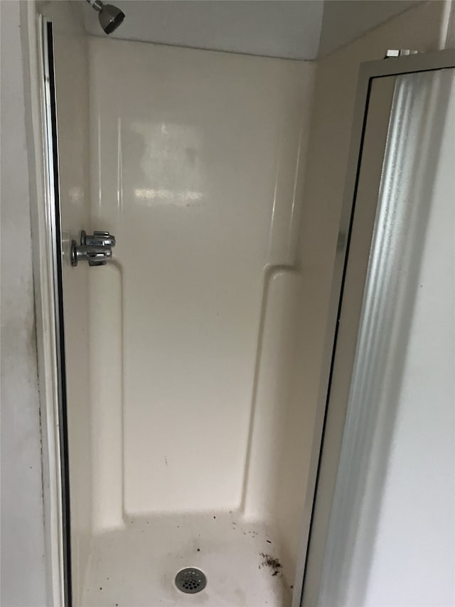 1401 8th St, Bay City, TX 77414 - bathroom view of a stall shower