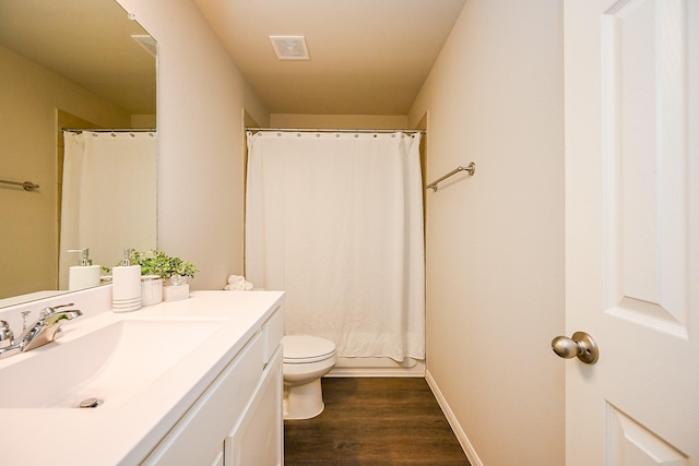 10130 Barn Owl Trl, Magnolia, TX 77354 - full bath featuring wood finished floors, toilet, vanity, and a shower with curtain