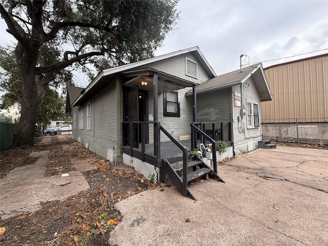 544 W 28th St, Houston, TX 77008 - view of front of property with crawl space