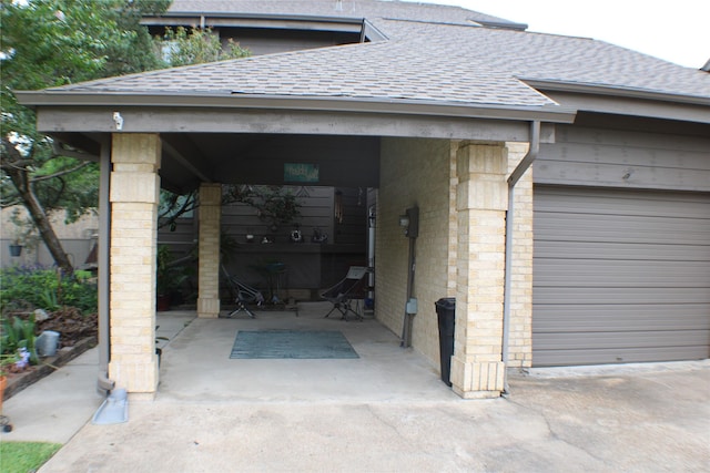 2619 Sailboat Dr, Houston, TX 77058 - garage with concrete driveway
