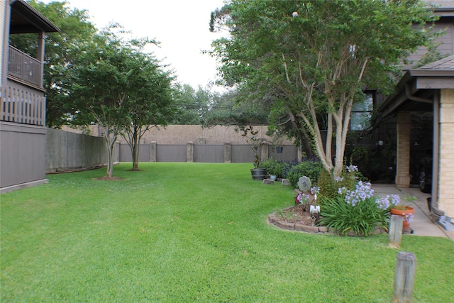 2619 Sailboat Dr, Houston, TX 77058 - view of yard