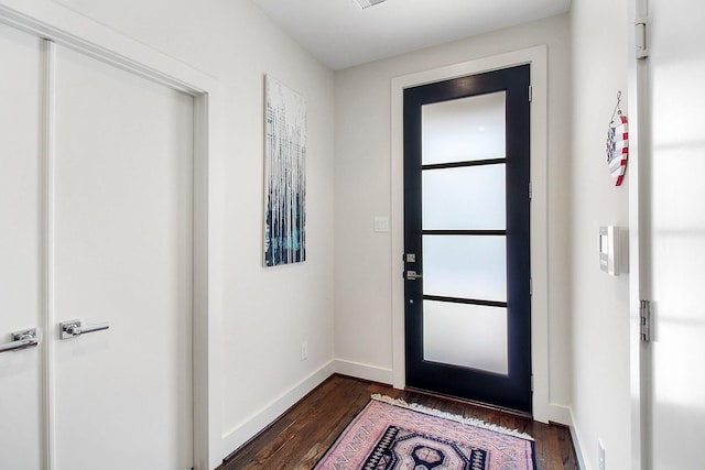 2205 Colorado St, Houston, TX 77007 - entryway featuring dark wood-style flooring and baseboards