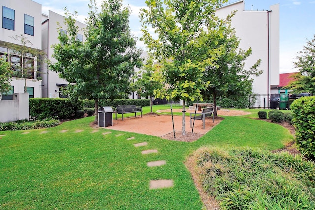 2205 Colorado St, Houston, TX 77007 - view of home's community