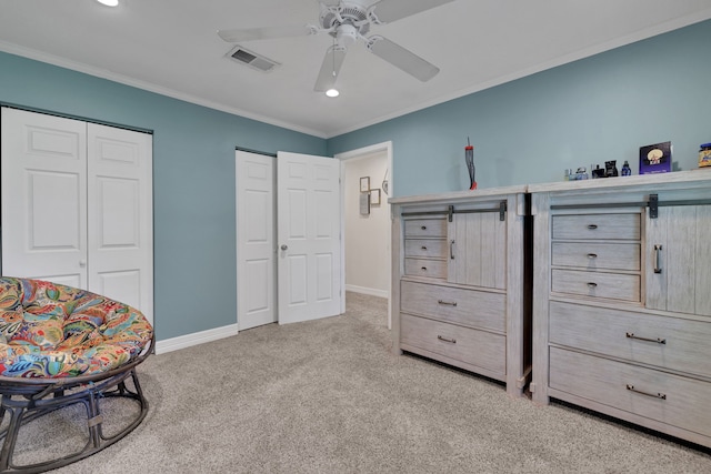 6206 Bayou Blvd, Baytown, TX 77521 - living area featuring carpet flooring, baseboards, a ceiling fan, ornamental molding, and recessed lighting
