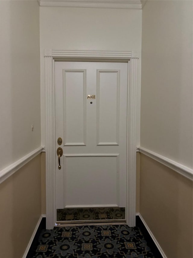 2111 Welch St Unit A307, Houston, TX 77019 - entryway featuring baseboards