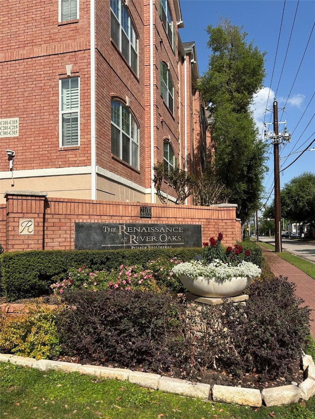 2111 Welch St Unit A307, Houston, TX 77019 - view of community sign