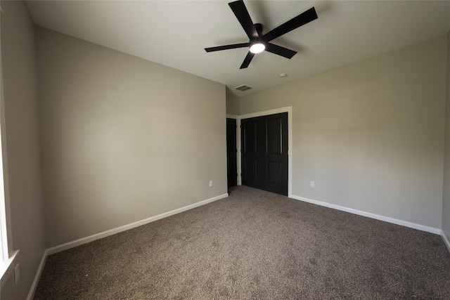carpeted empty room featuring baseboards and ceiling fan