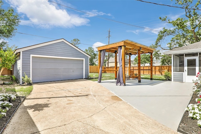 1741 Gardenia Dr, Houston, TX 77018 - detached garage featuring fence