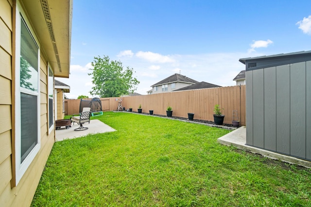 view of yard featuring a patio area