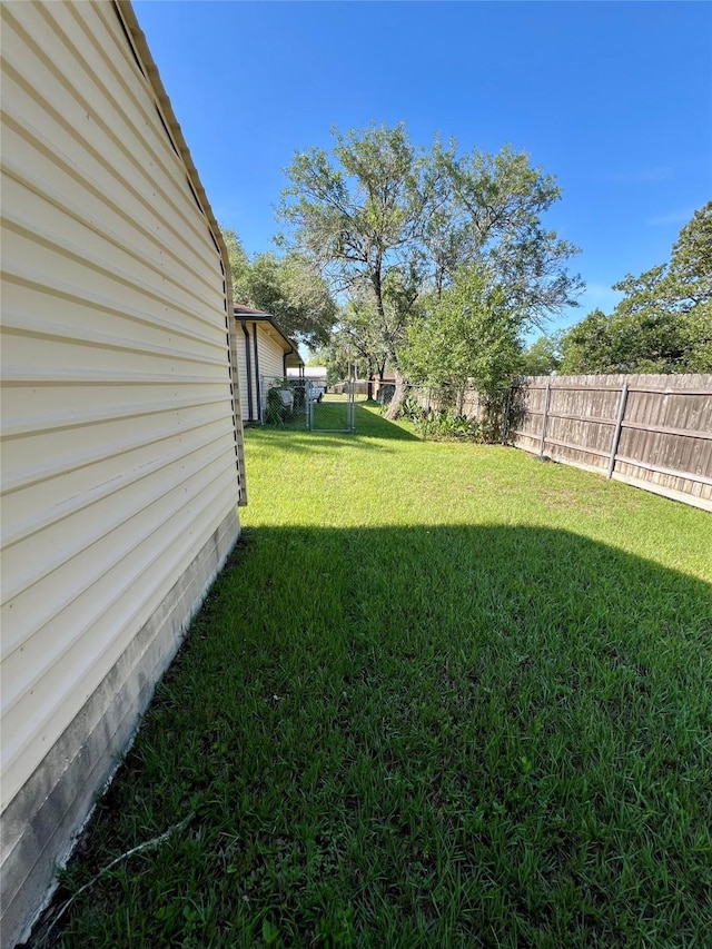 205 Cathy Dr, Hallettsville, TX 77964 - view of yard
