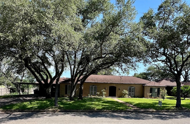 205 Cathy Dr, Hallettsville, TX 77964 - single story home with a front yard