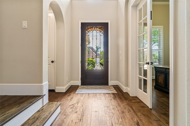 9811 Mount Shasta, Missouri City, TX 77459 - foyer with wood finished floors and arched walkways