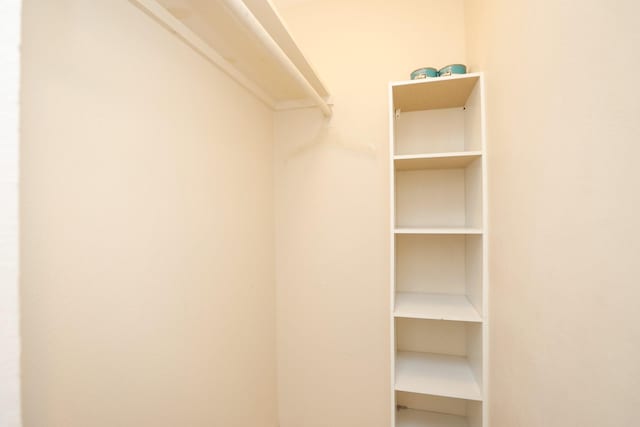 2016 Main St Unit 1208, Houston, TX 77002 - view of walk in closet