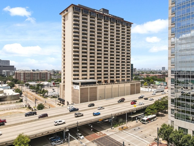 2016 Main St Unit 1208, Houston, TX 77002 - view of property with a city view