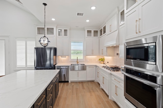 9603 Neon Moon Dr, Needville, TX 77461 - kitchen featuring appliances with stainless steel finishes, a sink, white cabinetry, a chandelier, and recessed lighting