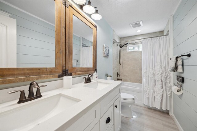 41103 Mill Creek Rd, Magnolia, TX 77354 - bathroom featuring toilet, double vanity, shower / tub combo with curtain, and wood finished floors