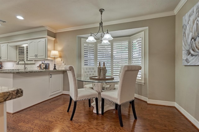 dining room featuring ornamental molding, dark wood-style floors, a chandelier, baseboards, and recessed lighting