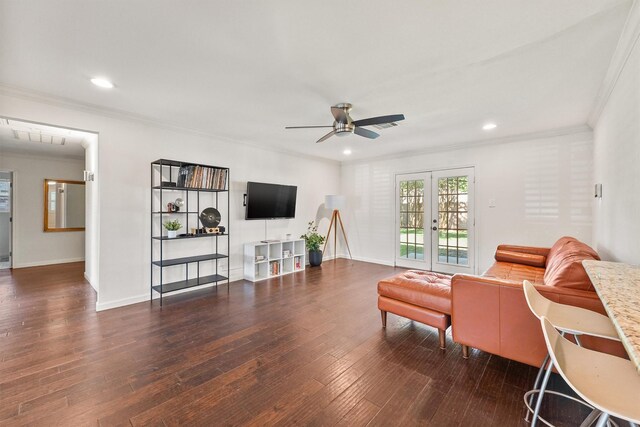 living area featuring a ceiling fan, crown molding, hardwood / wood-style floors, baseboards, and recessed lighting