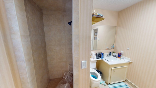 19115 Shay Ln, Humble, TX 77346 - bathroom with tiled shower, wallpapered walls, and vanity