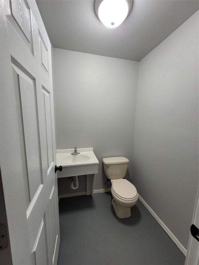 4302 Dickson St, Houston, TX 77007 - bathroom featuring toilet and baseboards
